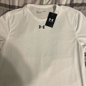 NWTs white lightweight men’s medium under armour long sleeve shirt